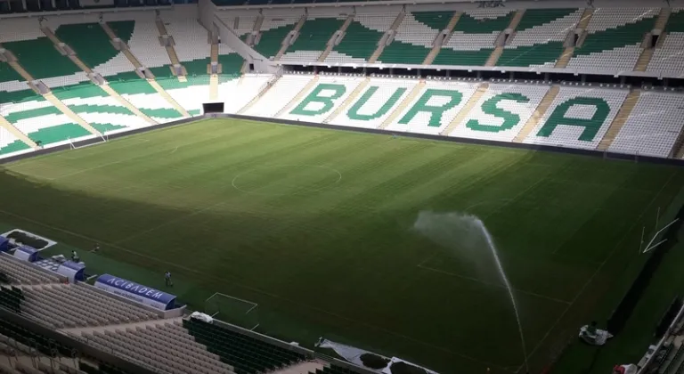 TFF o ismi yok sayıyor! Bursaspor stadyumunun ismi bakın ne?