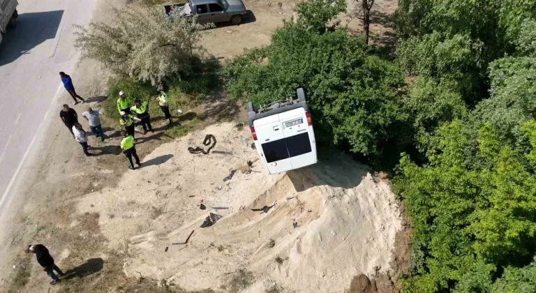 Tozu dumana katan minibüs ortalığı savaş alanına çevirdi
