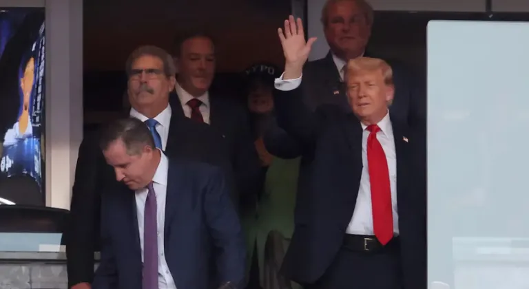 Trump, Yankees beyzbol takımının maçında yuhalandı
