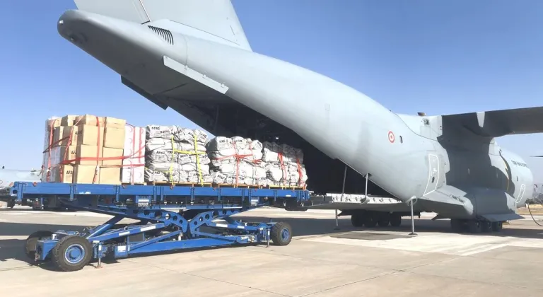 Türkiye'den Afganistan'a "deprem" yardımı