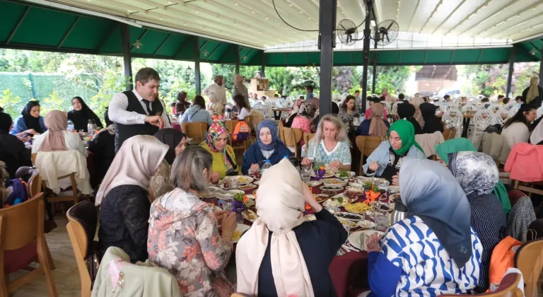Turuncu Mor Anaokulları'ndan Annelere özel duygu dolu unutulmaz " Anneler Günü" etkinliği