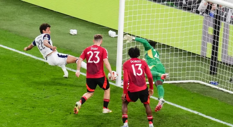 UEFA Avrupa Ligi Finali'nde Premier Lig’in 16. ve 17.’si karşı karşıya geldi