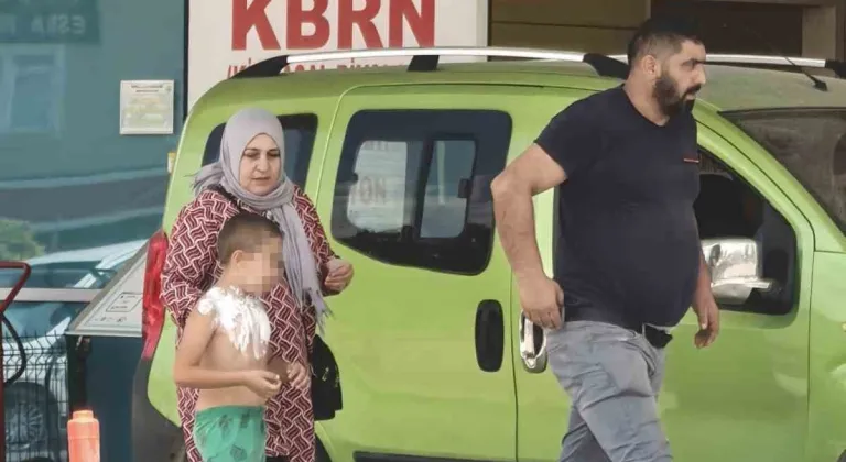 Üzerine parfüm sıkıp çakmak yakan çocuk yaralandı