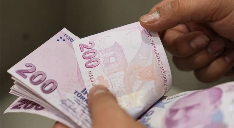 Yaşlı ve engelli aylıkları hesaplara yatırılmaya başlandı