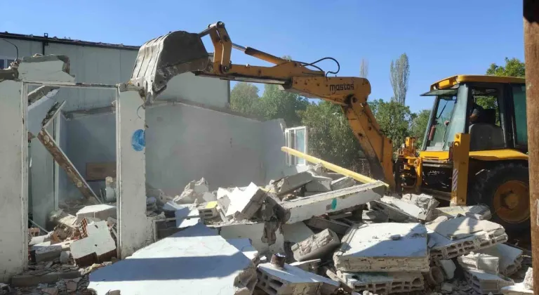 Yenişehir'de kaçak yapılar yıkıldı