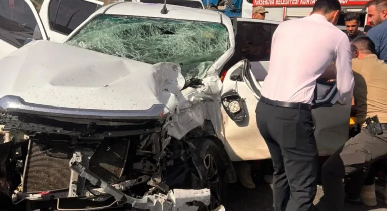 Yüksekova-Van kara yolunda feci kaza: 3 yaralı