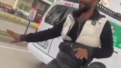 Bedenine ritim girdi... Çiçekçiden anında dans modu!