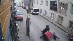 Sokakta oyun oynayan çocuk aniden yola atladı