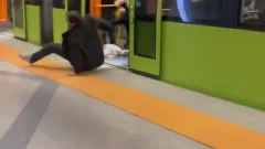 Bursa metrosunda tekmeler havada uçtu