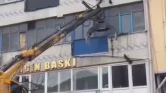 Bursa'da yangın paniği... Camdan sarktı
