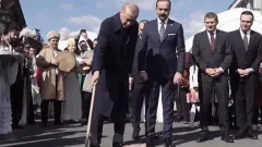 Cumhurbaşkanı Erdoğan Nevruz ateşinden atladı