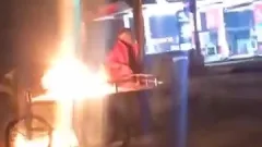 Ekmek teknesini ateşe verdi