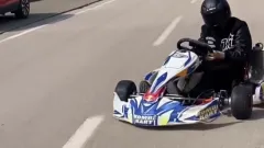 Go kart sürücüsü pisti şaşırdı, trafiğe çıkıp drift attı