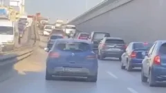 Şeritten çıktı, öndeki araca çarptı