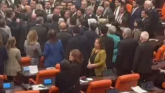 TBMM'de gergin anlar! Vekiller birbirine girdi