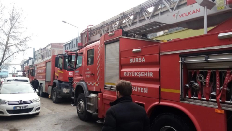 Bursa'da mobilya imalathanesinde yangın