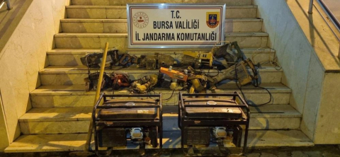 Bursa'da kaçak kazı yapan 7 kişi kıskıvrak yakalandı