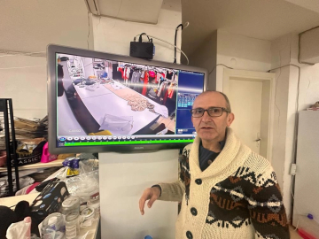 Filmleri aratmayan hırsızlık : Terzideki para dolu zarfları teker teker çaldı
