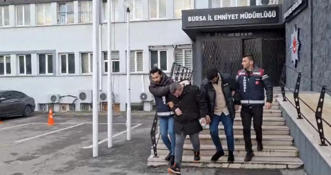 Yaşlı kadını arayıp oğlu gibi konuşarak 1 milyon 200 bin lira dolandıran 2 şüpheli yakalandı