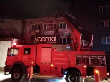Bursa'da mobilya imalathanesinde yangın