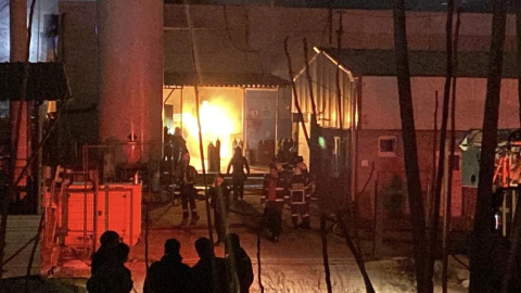 Gaz dolum tesisinde yangın: Tüpler alevlere teslim oldu