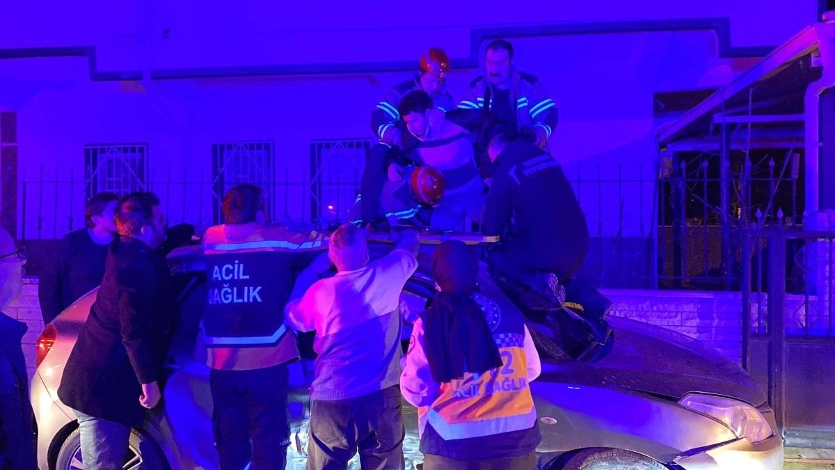Bursa\&#039;da 2 otomobil çarpıştı: 3 yaralı