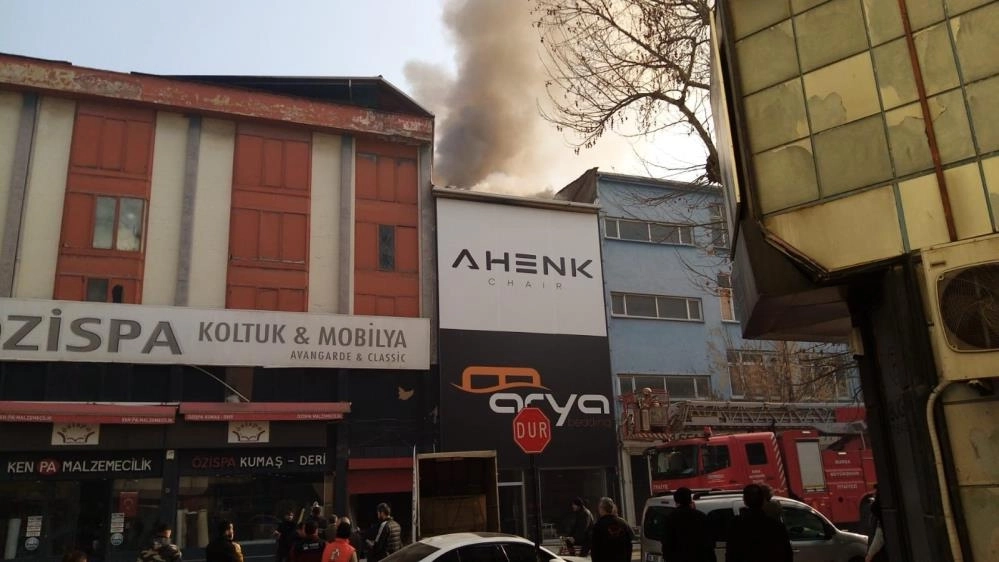 Bursa\&#039;da mobilya imalathanesinde yangın