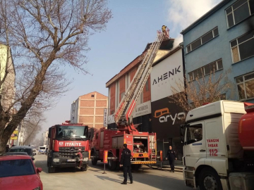 Bursa'da mobilya imalathanesinde yangın
