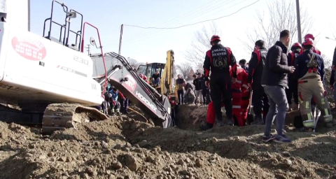 İnşaatta göçük: 1 ölü, 1 işçi aranıyor