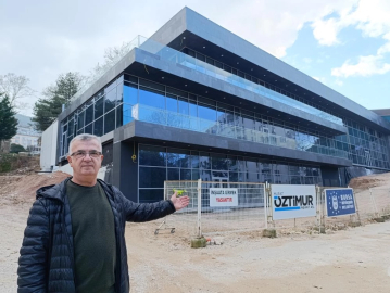 Doksan senelik Havuzlu Park'ta inşaat durdu, muhtar isyan etti