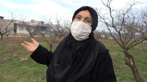 Yaşlı kadının tapulu arazisini başkasına satıp konut doldurdu