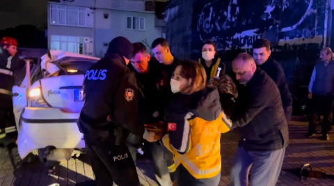 Kontrolden çıkan otomobil korkuluklarda asılı kaldı: 1 ölü, 3 yaralı