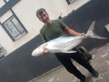 Amatör balıkçının 30 kiloluk balık heyecanı 13 bin TL'lik telefona mal oldu