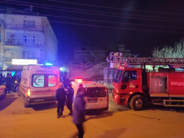 Konya'da çöken 4 katlı binanın enkazı böyle görüntülendi