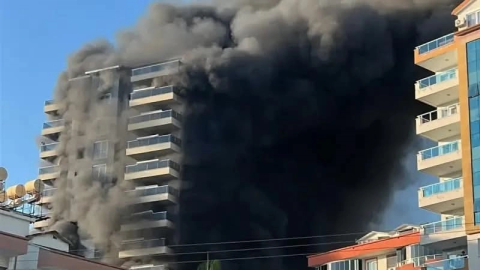 Antalyaâda otel inşaatında yangın
