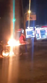 Ekmek teknesini ateşe verdi