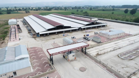 Bursa'da salgını önlemek için pazarı kapadılar