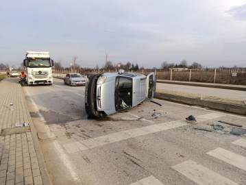 Bursa'da iki otomobil çarpıştı: 4 yaralı