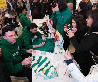 Bursaspor Yörsan’lı basketbolcular taraftarla buluştu