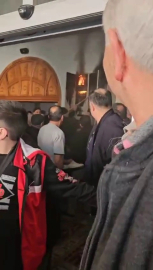 Cuma vakti camide yangın çıktı