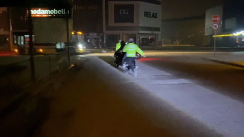 Film sahnesi değil gerçek! Dur ihtarına uymadı, polisi yaraladı...
