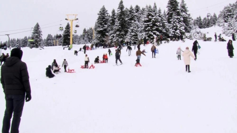Sömestir tatilinin son günü aileler Uludağ'a akın etti