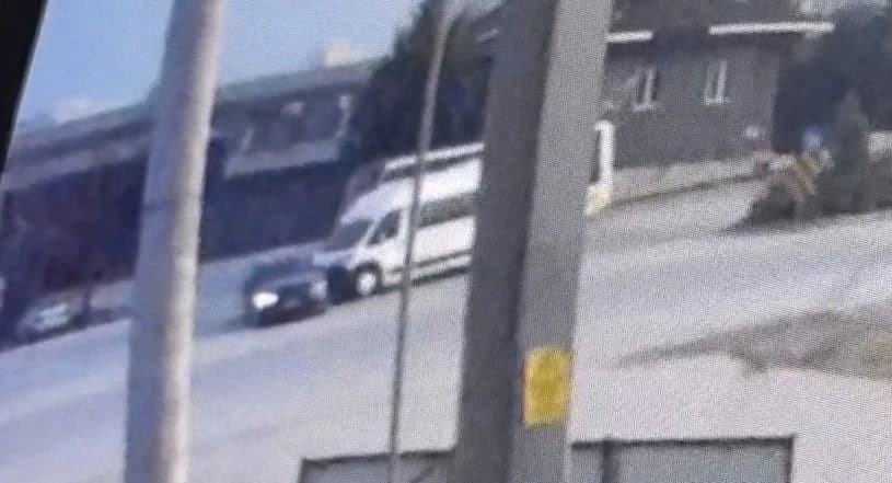 Bursa\&#039;da öğrenci servisi otomobille çarpıştı: 6\&#039;sı öğrenci 10 yaralı