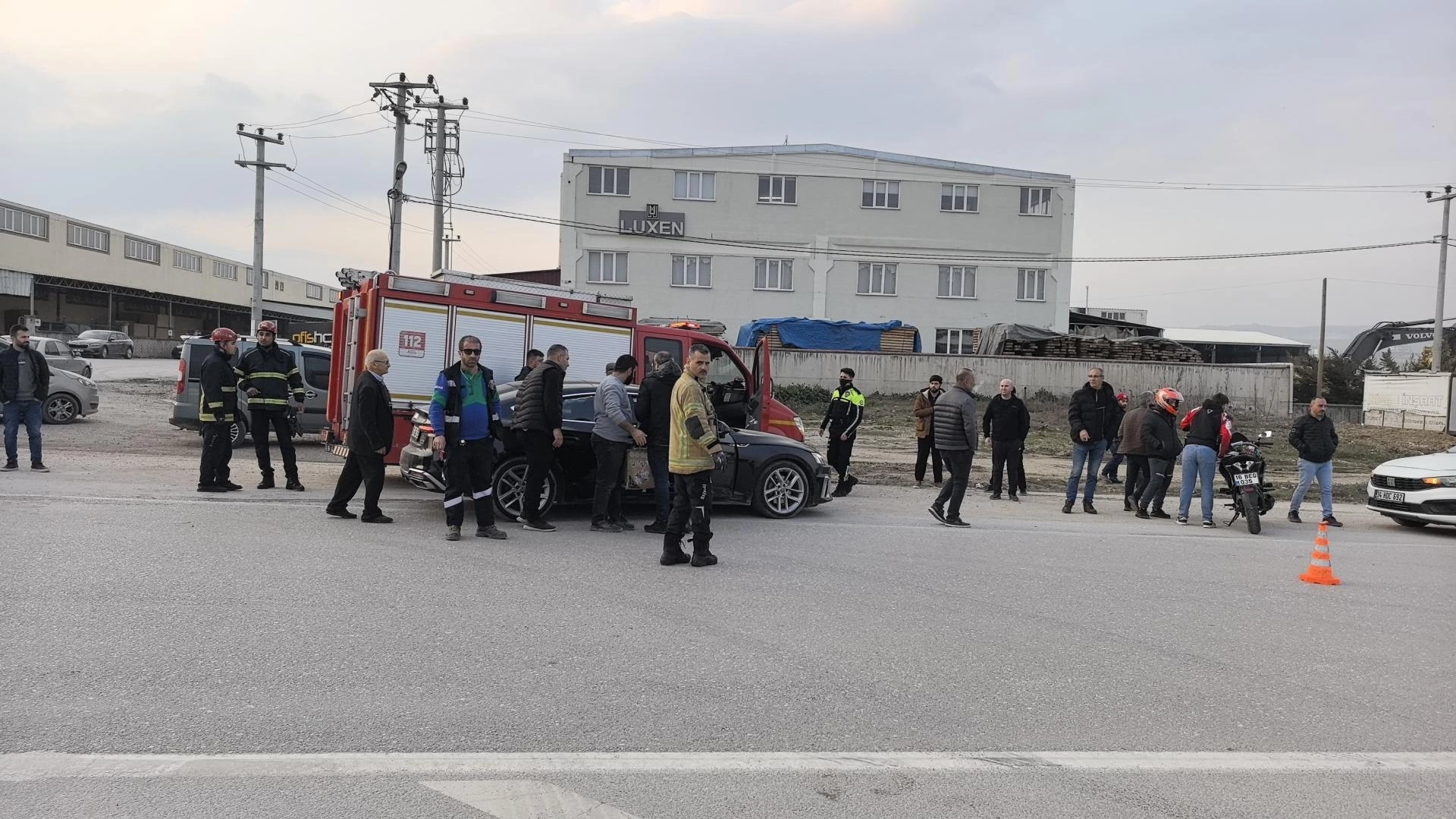 Bursa\&#039;da öğrenci servisi otomobille çarpıştı: 6\&#039;sı öğrenci 10 yaralı