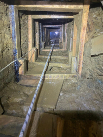 Pes dedirten görüntü! Yerin altına asansör sistemi kurdular