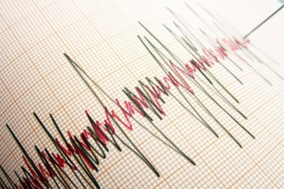 Ege Denizi'nde şiddetli deprem! 5.2 ile sallandı