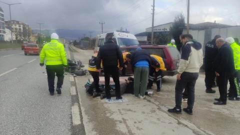 Bursa'da feci kaza! Motosiklet otomobille çarpıştı