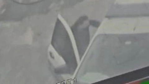 Polislere bıçaklı saldırı!