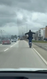 Kendisini bir anda kuş zannetti