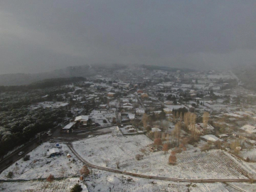 Anadolu Yakası'nın yüksek kesimleri beyaza büründü